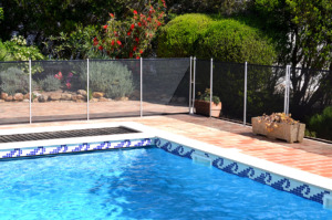 Swimming pool with safety fence